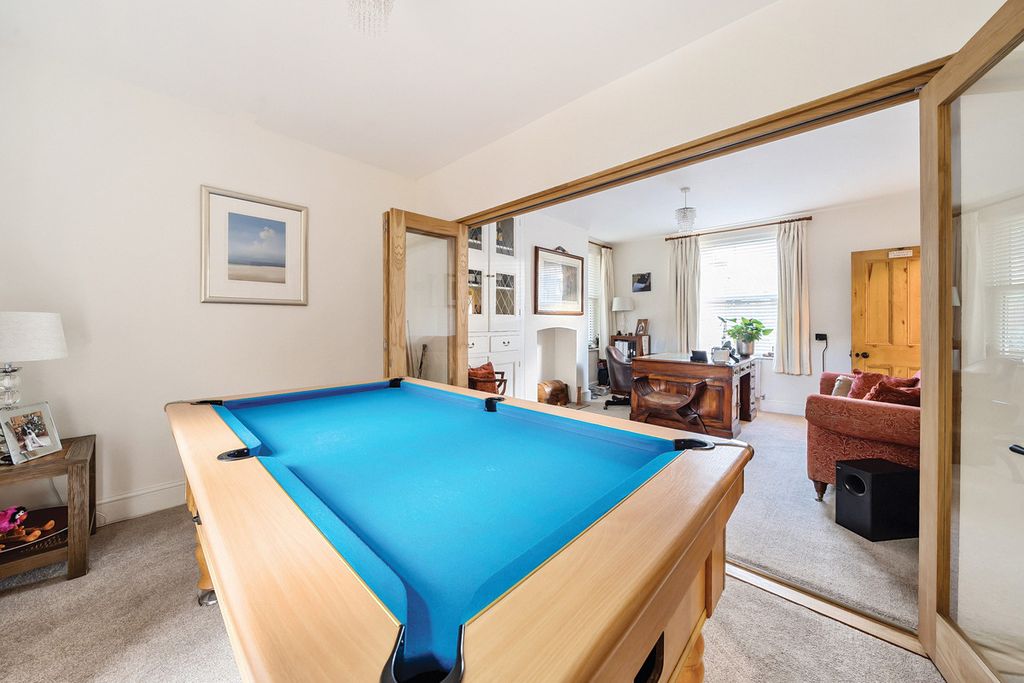 Property photo 2 of 27