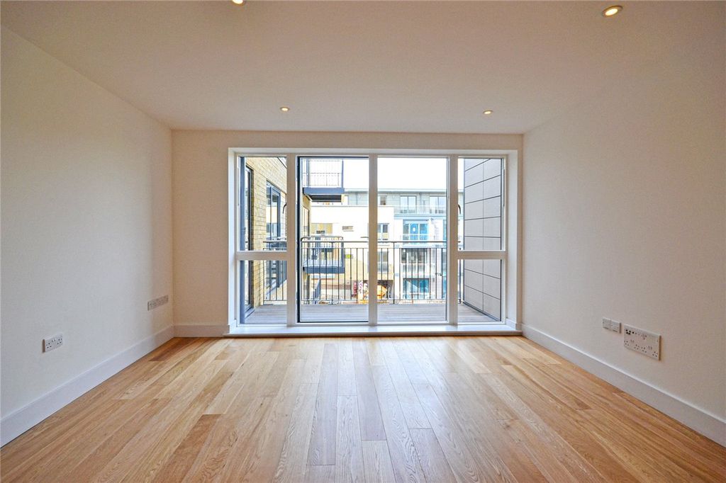 Property photo 2 of 11 Picture No. 32