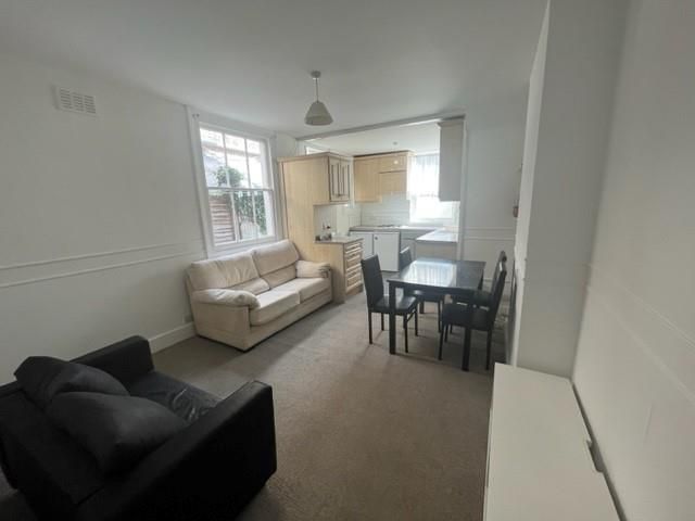 Property photo 1 of 10 Living Room