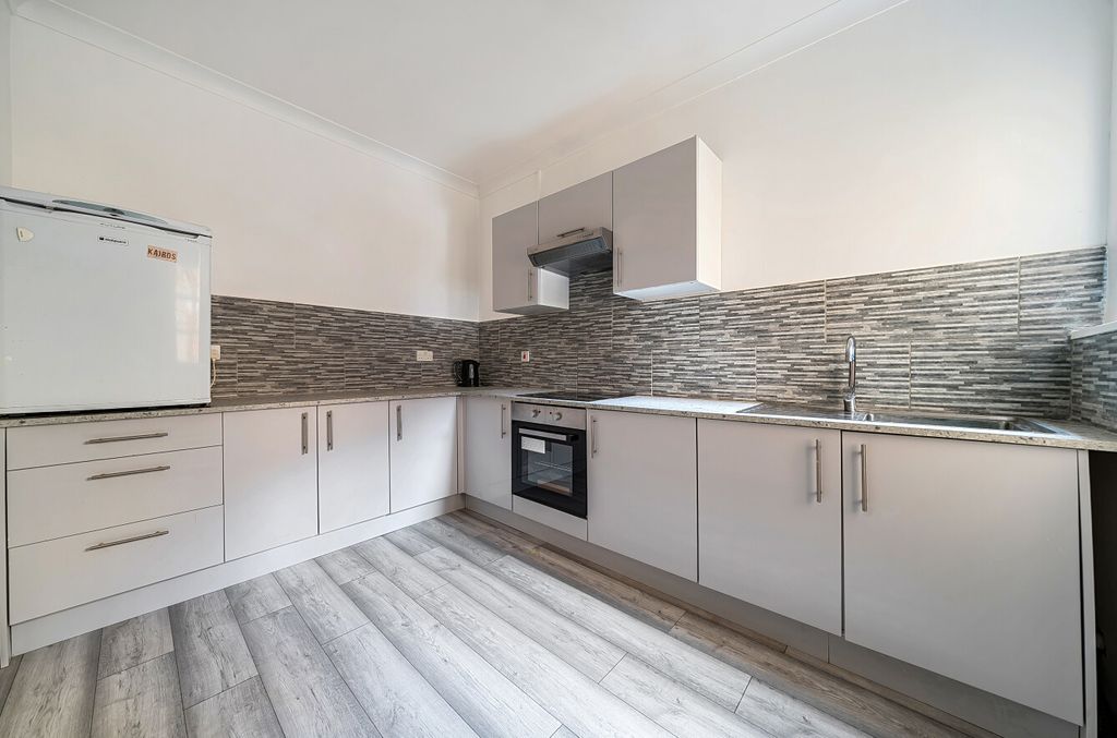 Property photo 3 of 13 1374088-24-6900Da...