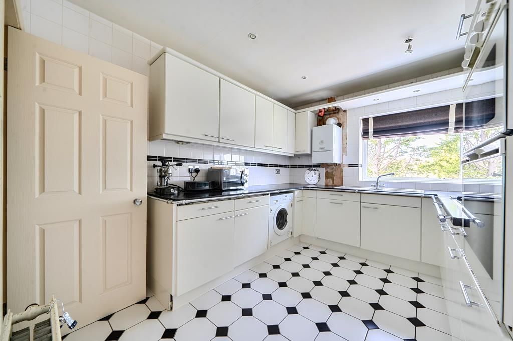 Property photo 2 of 21 Kitchen