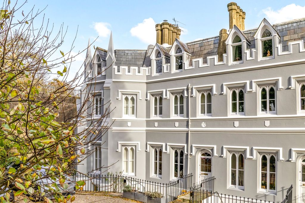 Property photo 2 of 30