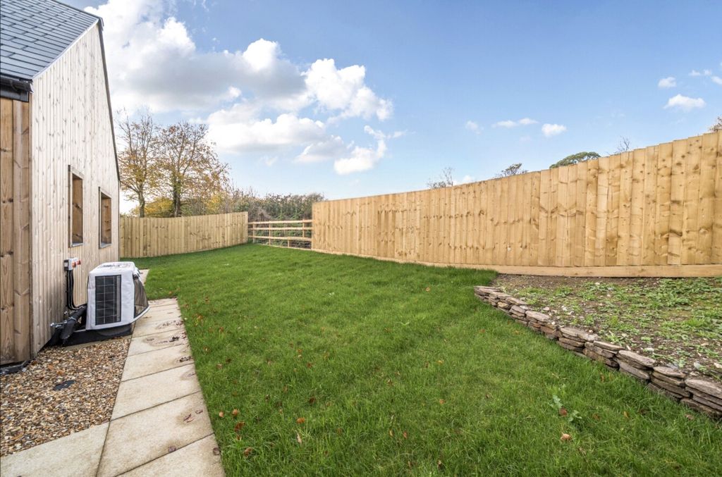 Property photo 2 of 17 Picture No. 39