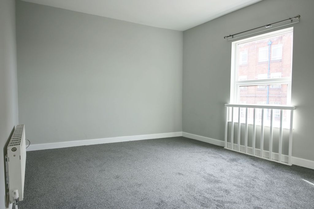 Property photo 3 of 9 Bedroom 1