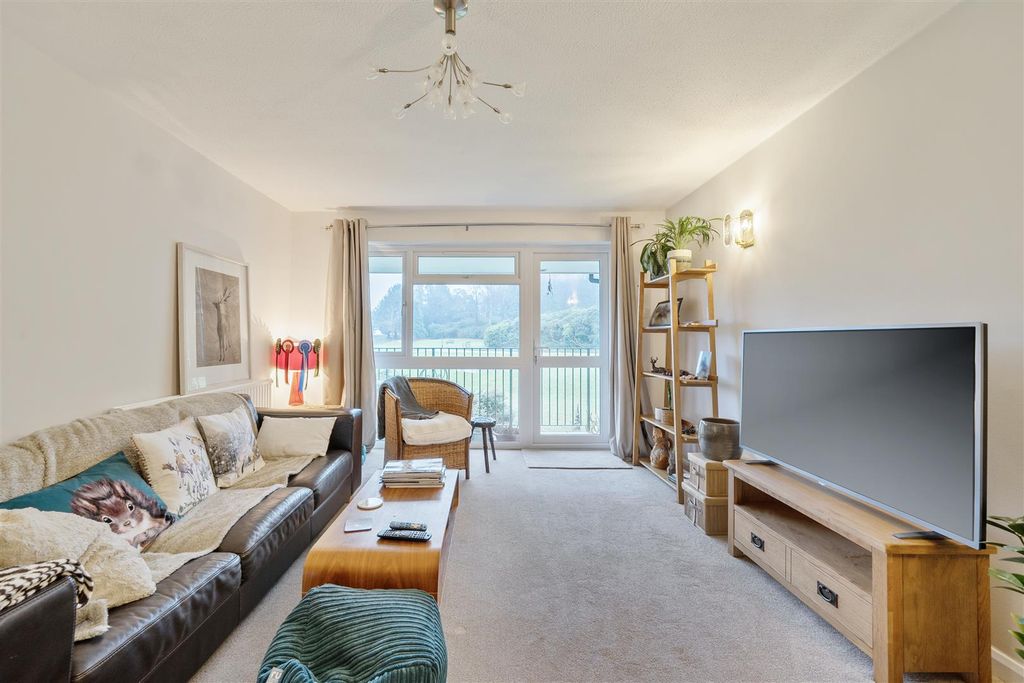 Property photo 3 of 9