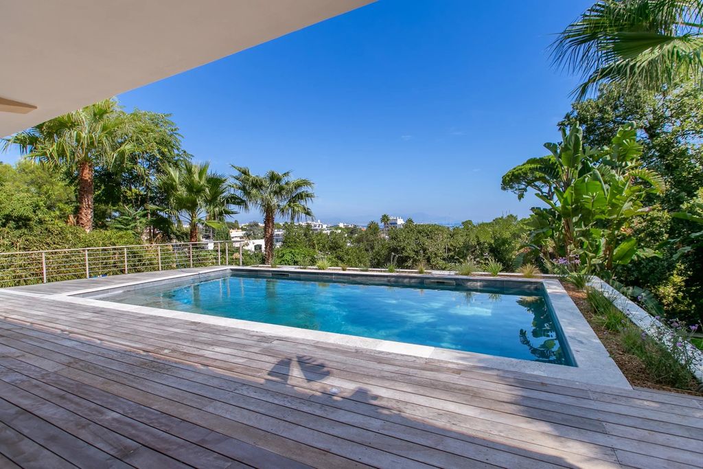 Property photo 2 of 35