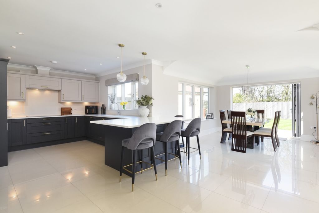 Property photo 2 of 25 4104338