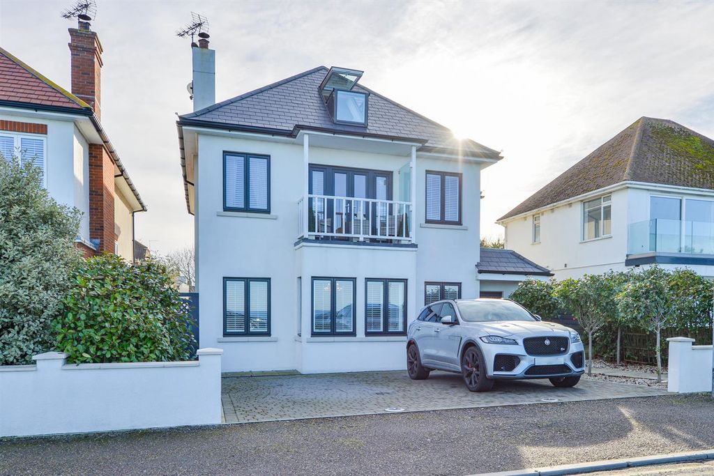 Property photo 1 of 43 Marine Parade Main Shot.Jpg