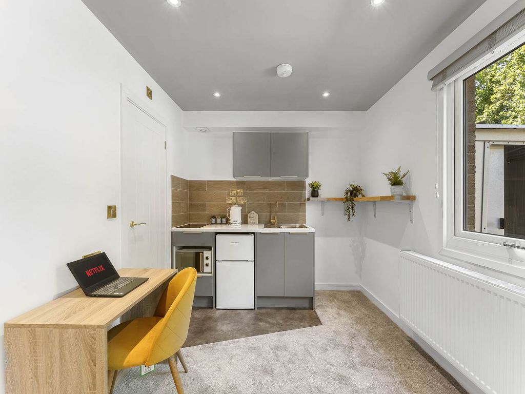 Property photo 1 of 10 Studio