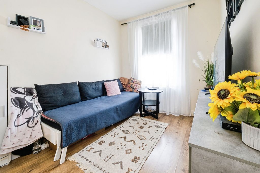 Property photo 2 of 12 Pbox-Img.Jpg