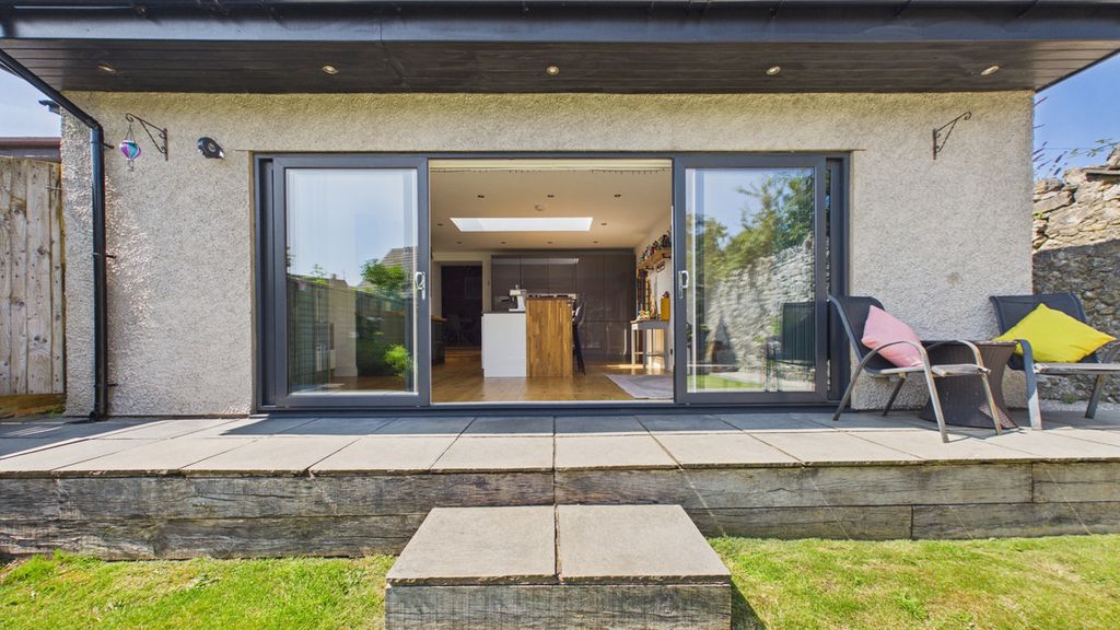 Property photo 3 of 32