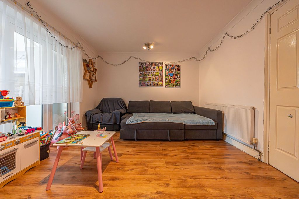 Property photo 2 of 27