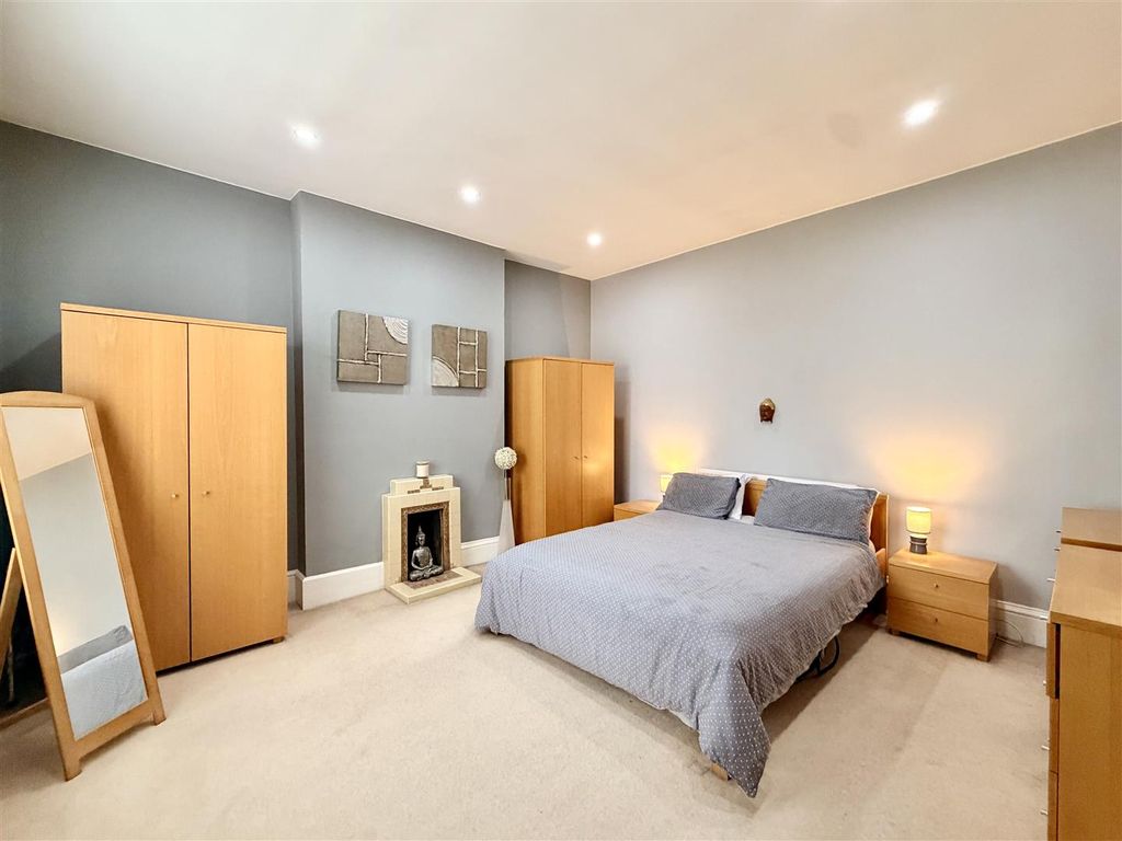 Additional image 20 of 5 bed town house for saleHerrick Road, Loughborough LE11