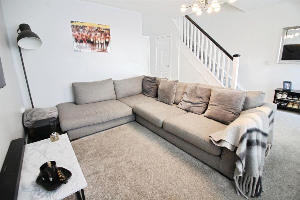 Property photo 3 of 22 Lounge