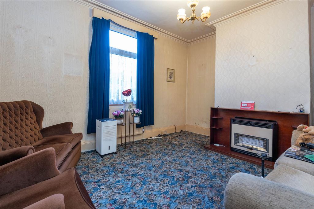 Property photo 2 of 15 Lounge