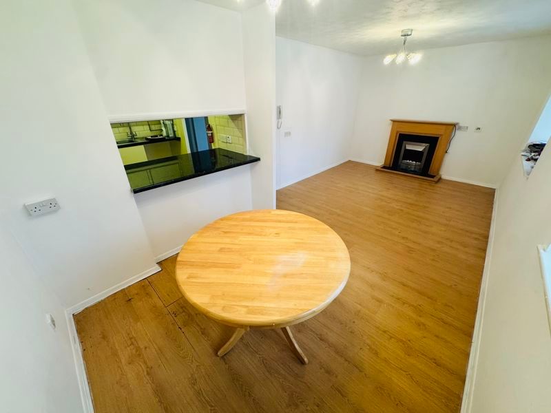 Property photo 3 of 9 Photo 6