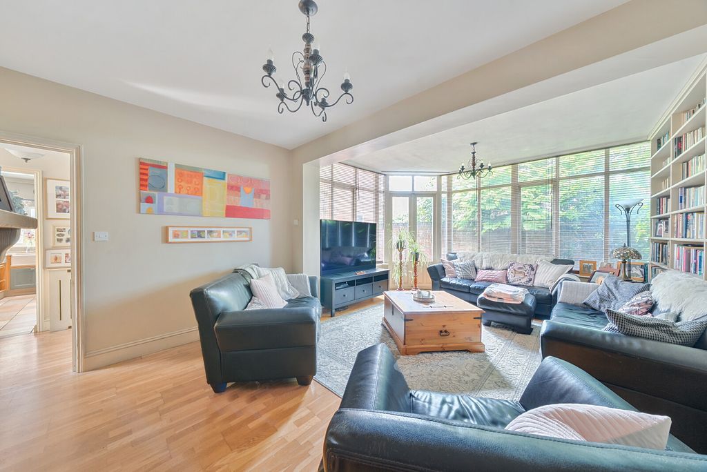 Property photo 2 of 22 1293846-31-682Ed0...