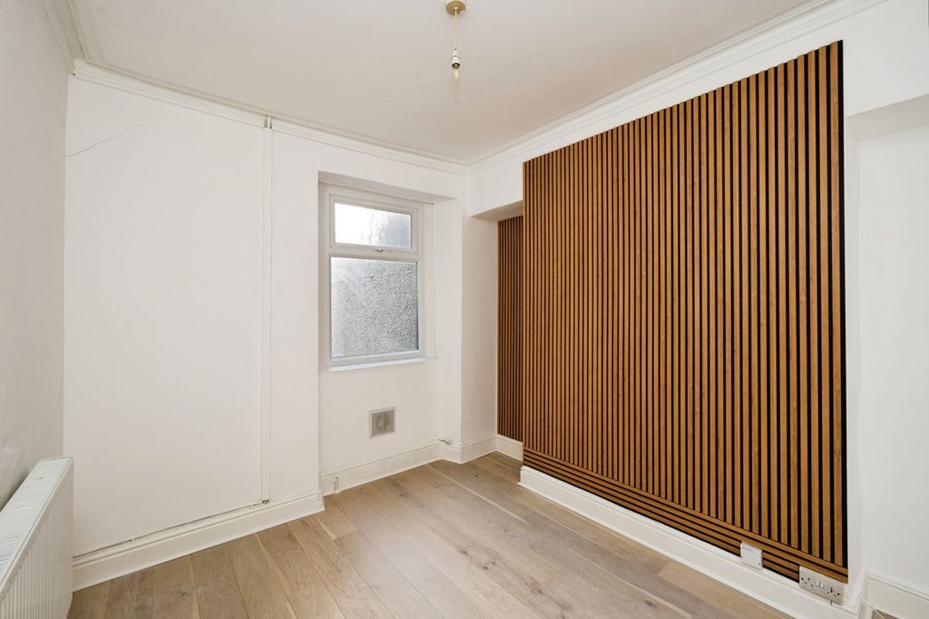 Property photo 3 of 17 Photo