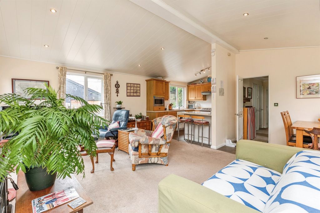 Property photo 2 of 23