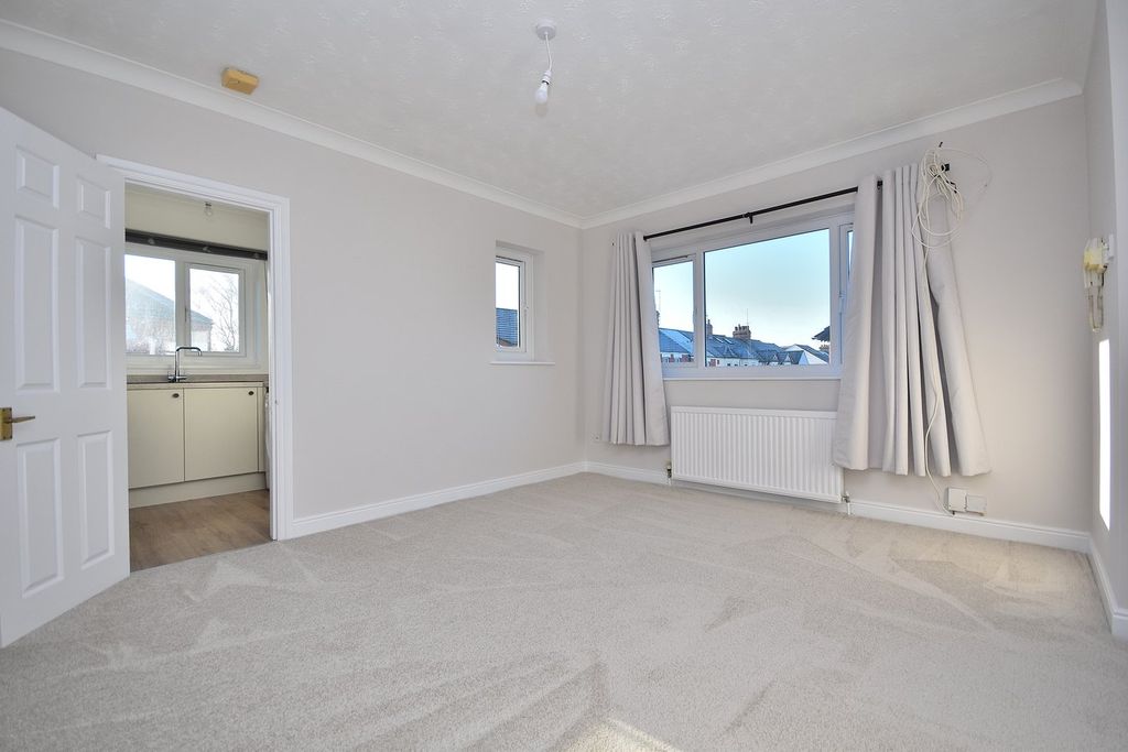 Property photo 3 of 8