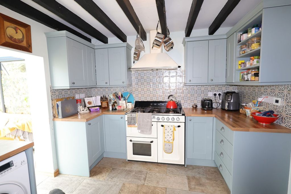 Property photo 2 of 23