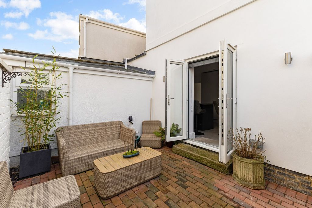 Property photo 3 of 19