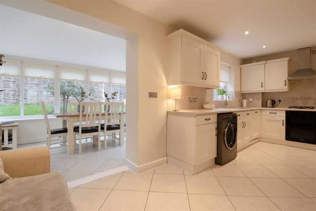 Property photo 2 of 32