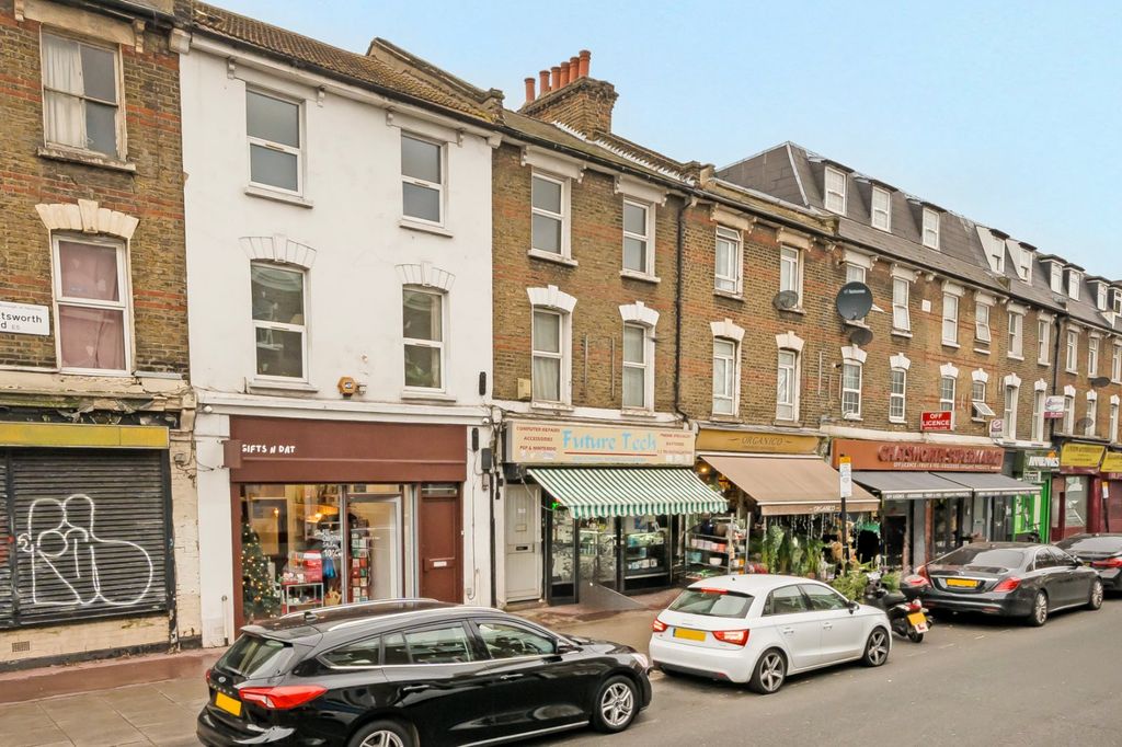 Property photo 3 of 11 Exteiror