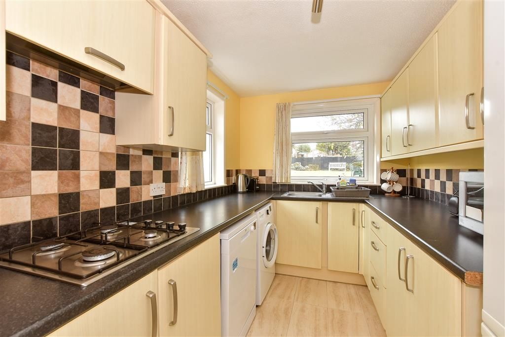 Property photo 3 of 10 Kitchen