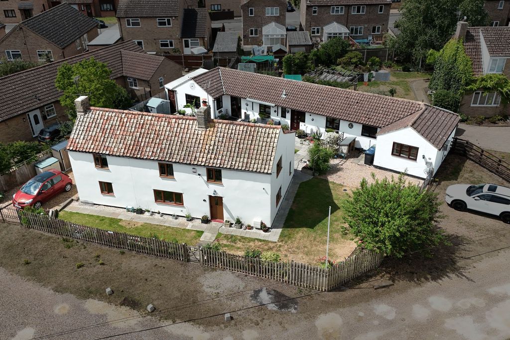 Property photo 3 of 32