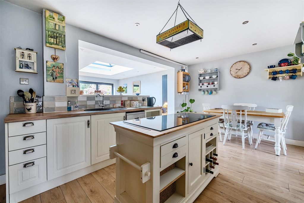 Property photo 3 of 31 1209817 (5).Jpg