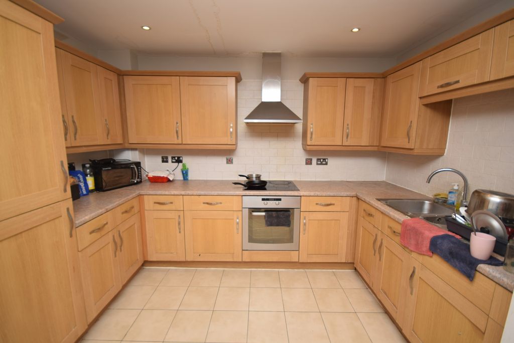 Property photo 2 of 7 Kitchen
