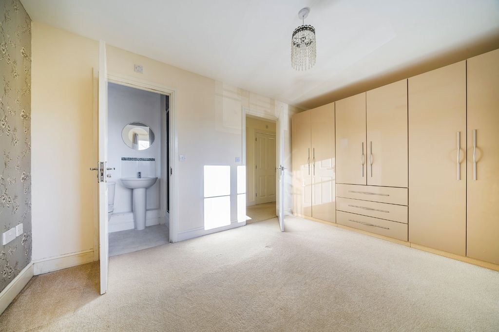 Property photo 3 of 14 Picture No. 15