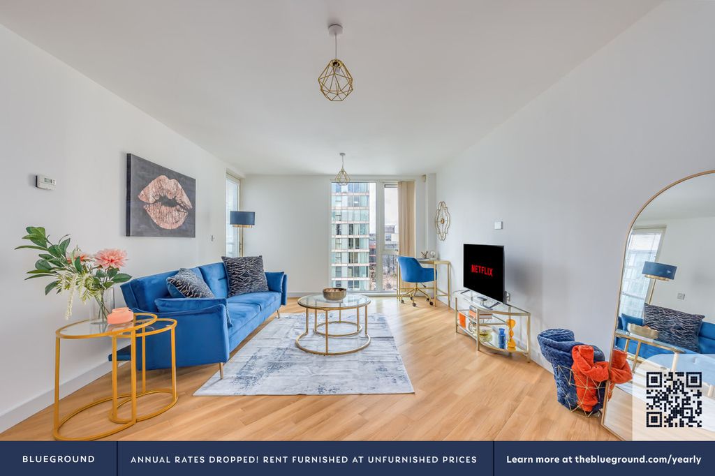 Property photo 3 of 24 Living Room