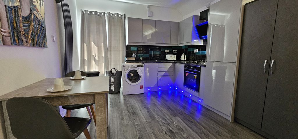 Property photo 3 of 17 Gallery