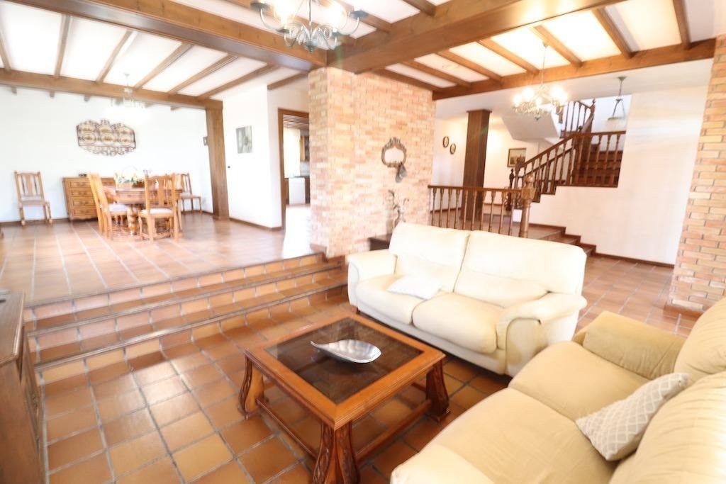 Property photo 2 of 38
