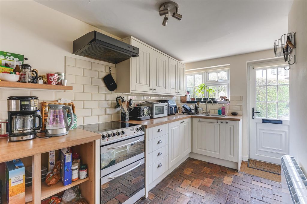 Property photo 2 of 10