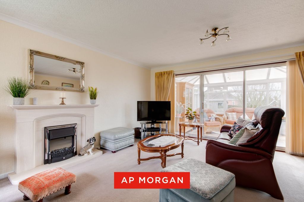 Property photo 2 of 17 Picture No. 10