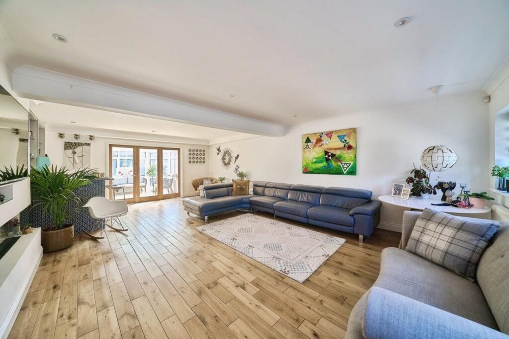 Property photo 2 of 21