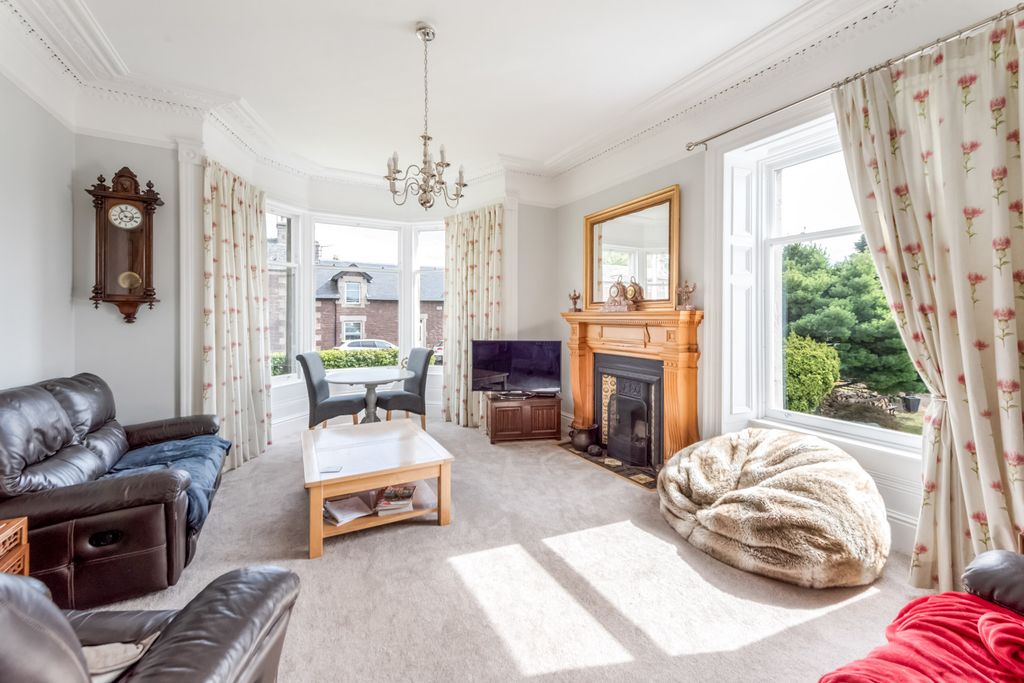 Property photo 3 of 48