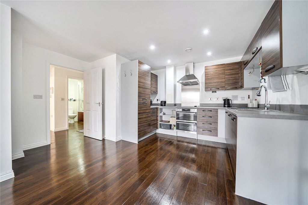 Property photo 1 of 21 Picture No. 13