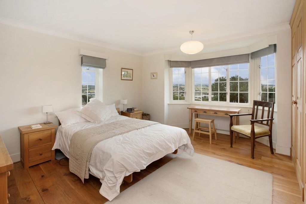 Property photo 3 of 27