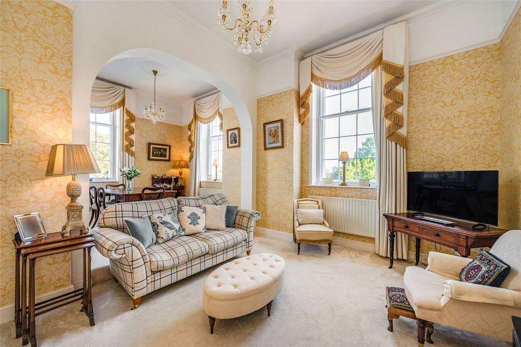 Property photo 2 of 10 Sitting Room