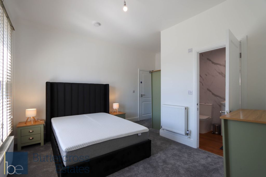 Property photo 1 of 15 Room 4 And Ensuite