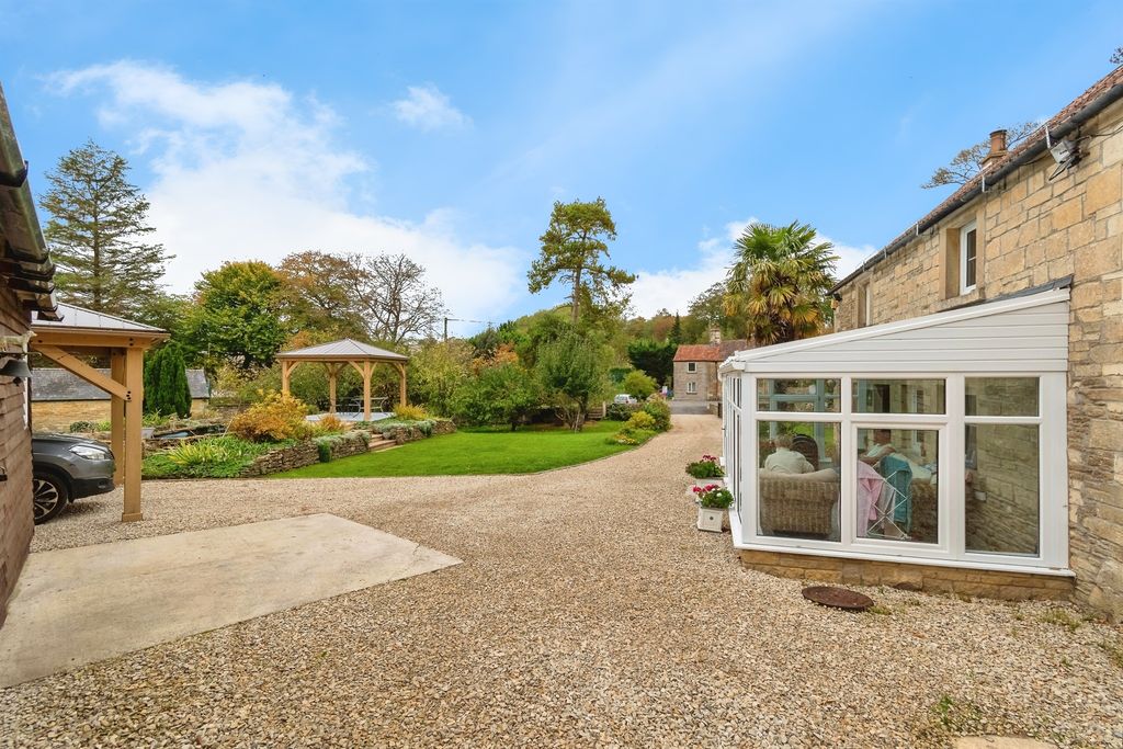 Property photo 3 of 20