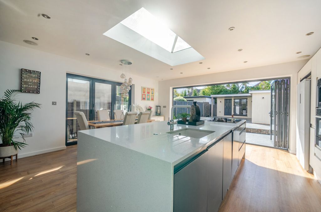 Property photo 3 of 17 1524689-5-1A0Cf0c...