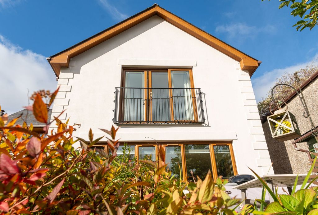 Property photo 3 of 44