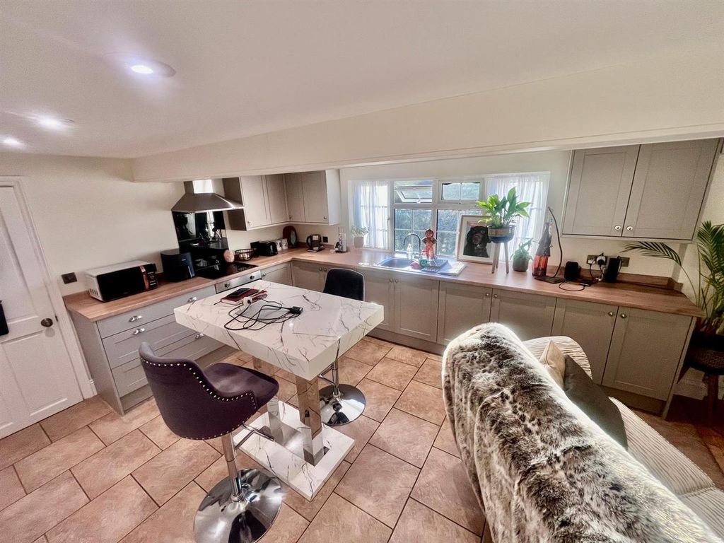 Property photo 3 of 21 9cc26242-7Bf5-4E88-9100-cd395317B573.Jpg