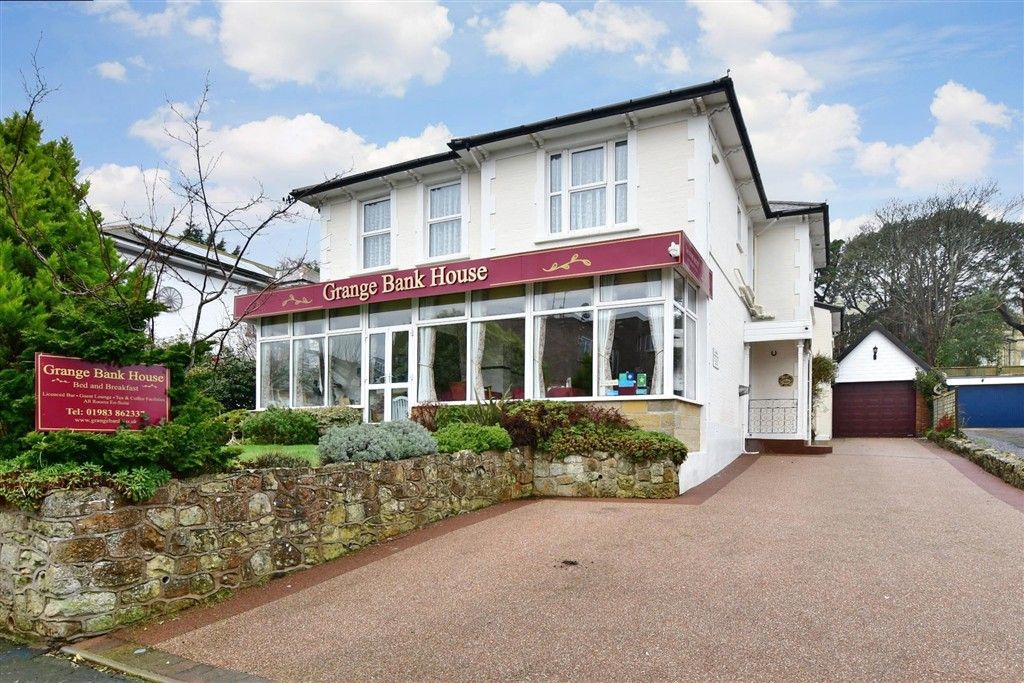 Property photo 2 of 16 Driveway Parking