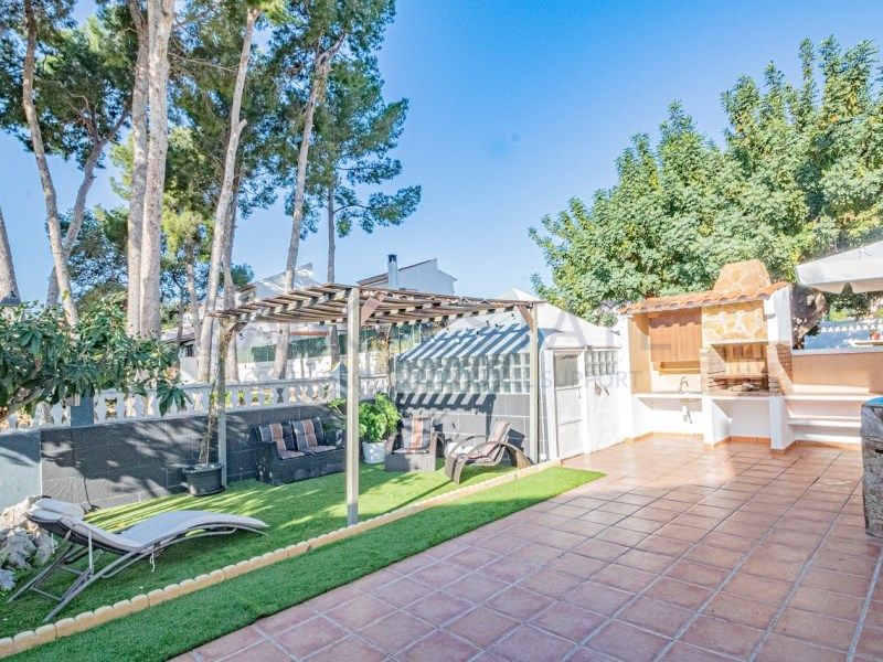 Property photo 2 of 34